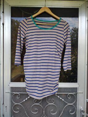 3/4 sleeve T-shirt -- fun pop of turquoise -- maternity size M